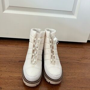 Blondo White Quilted Winter Boots